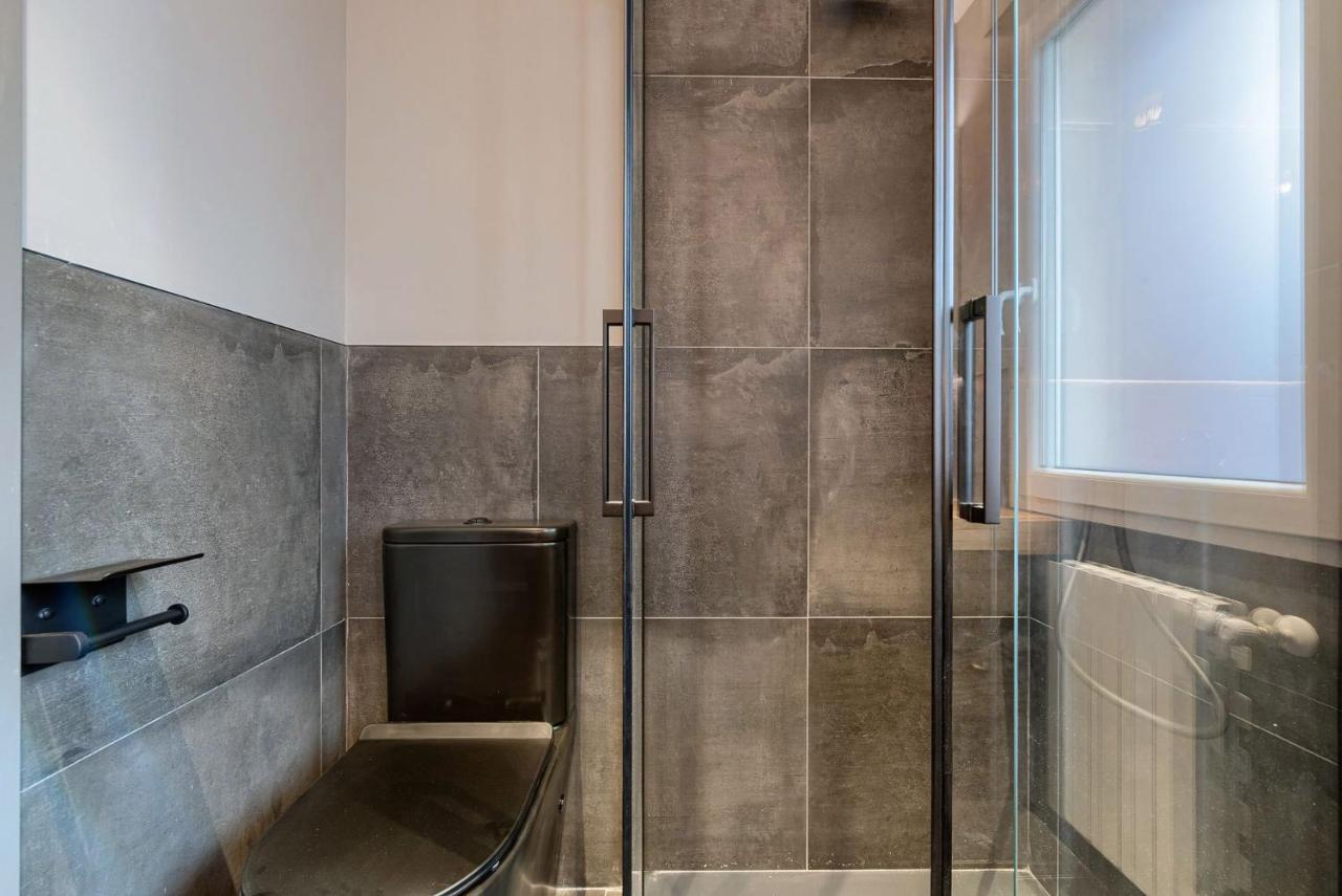 Vivienda Turistica De Diseno Elegante Apartment Bilbao Bagian luar foto