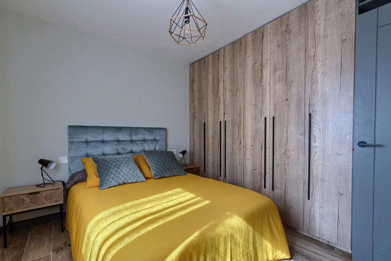 Vivienda Turistica De Diseno Elegante Apartment Bilbao Bagian luar foto